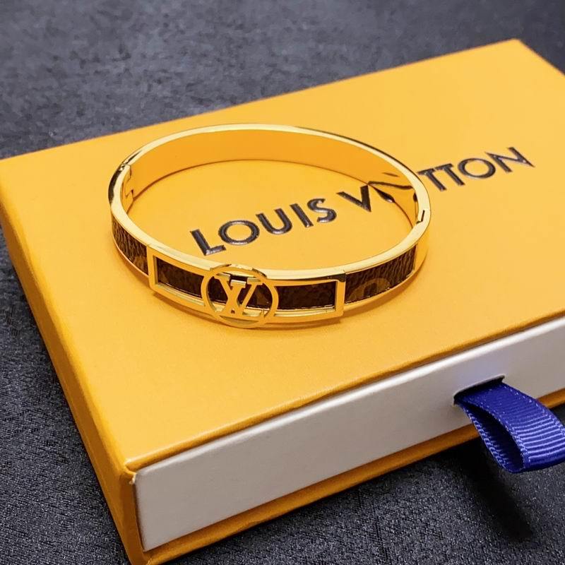 LV Bracelets 330